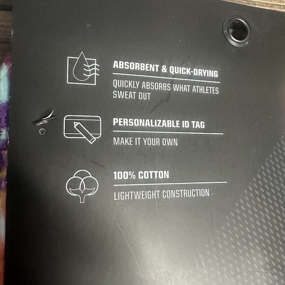 NWT Gatorade Sports Towel Glitched Collection Size 16" x 25" (Frosted Berry) - Picture 8 of 11